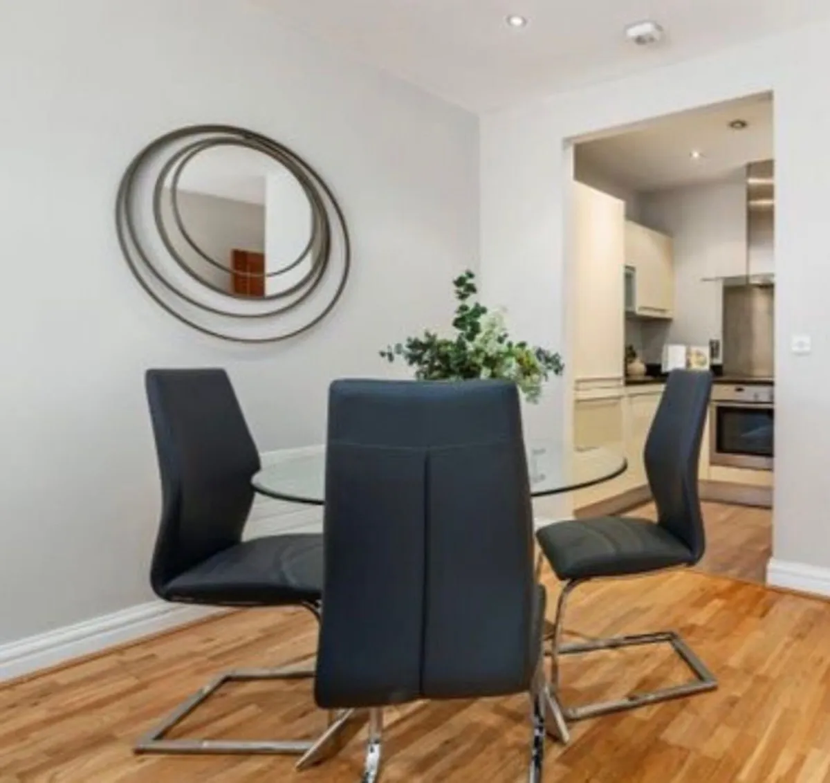 Glass dining table and 4 leather chairs - Image 2