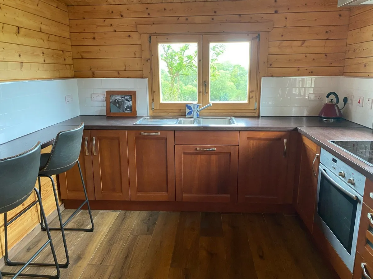 Log Cabin & Chalet both 1bed 1 bath V94 PX98 - Image 2