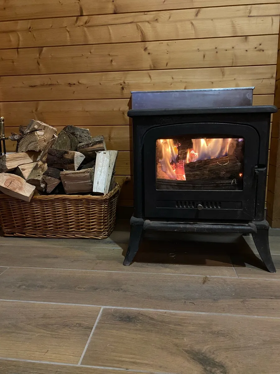 Log Cabin & Chalet both 1bed 1 bath V94 PX98 - Image 3