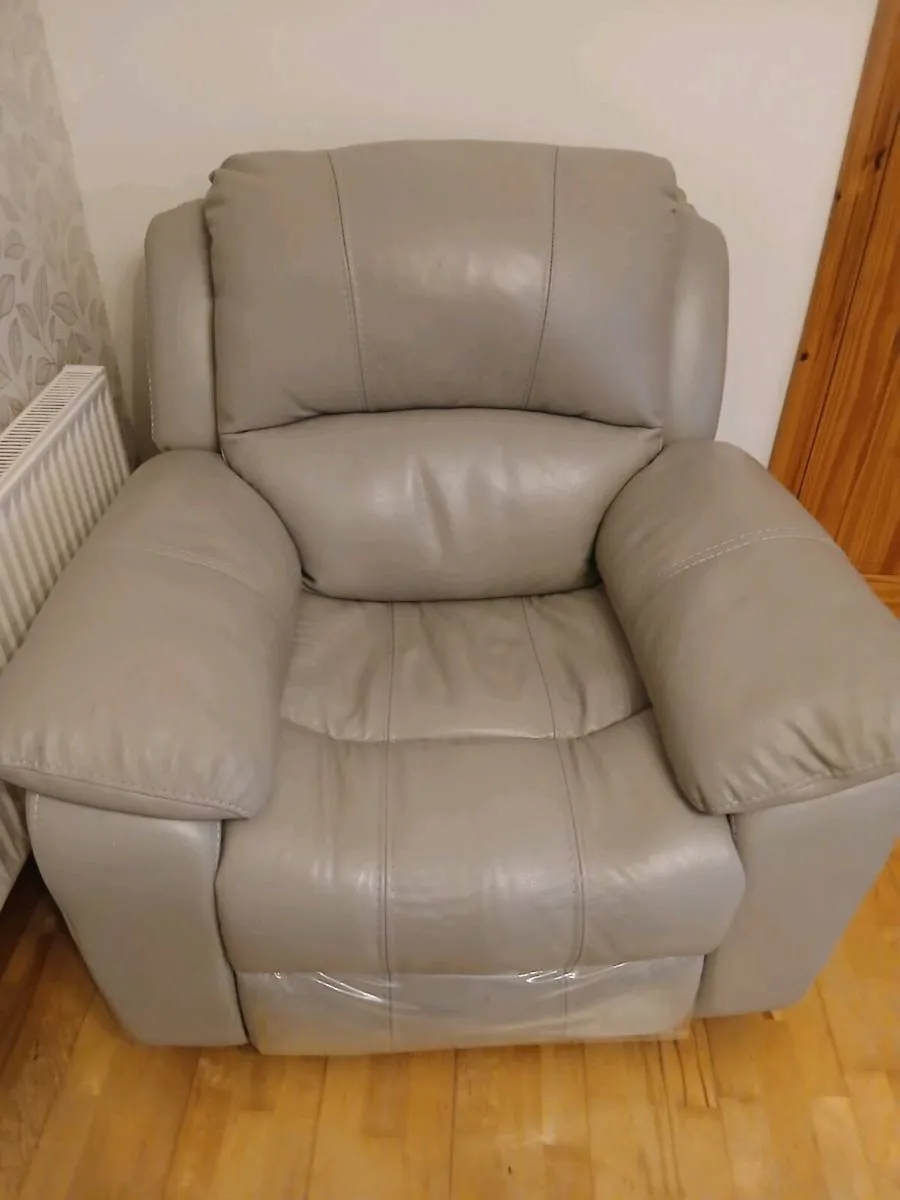 3 Seater Leather Recliner Sofa  Recliner Armchair - Image 2