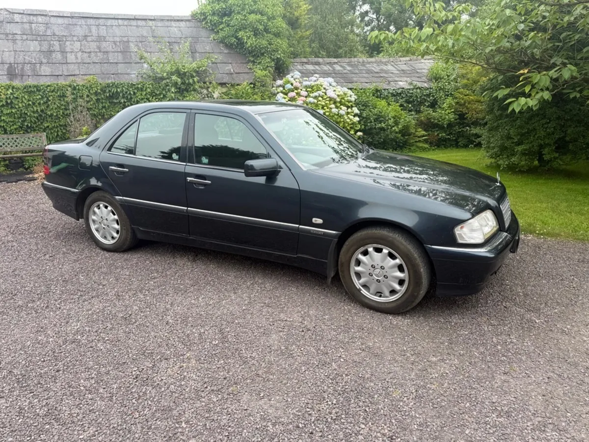 Mercedes-Benz C-Class 1998 - Image 2