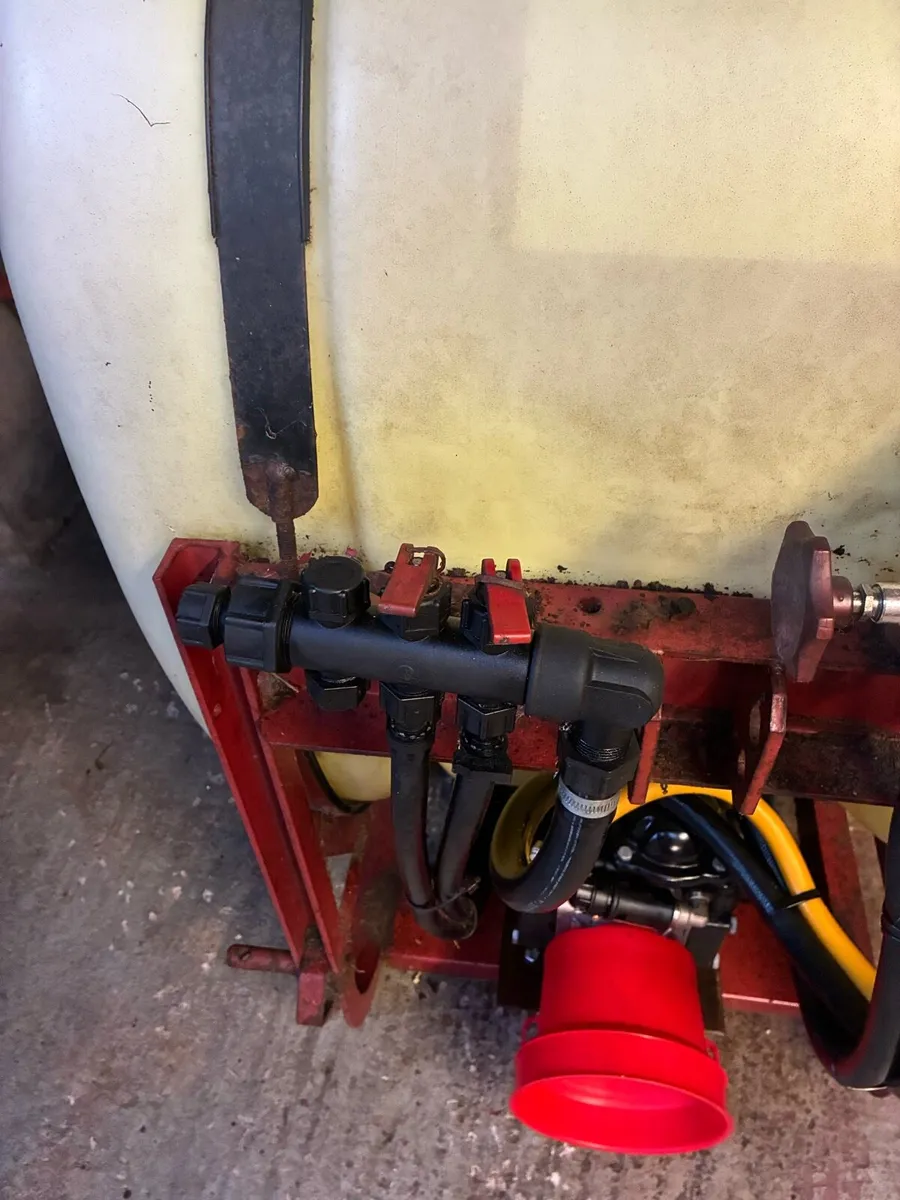 Hardi sprayer 300l - Image 3
