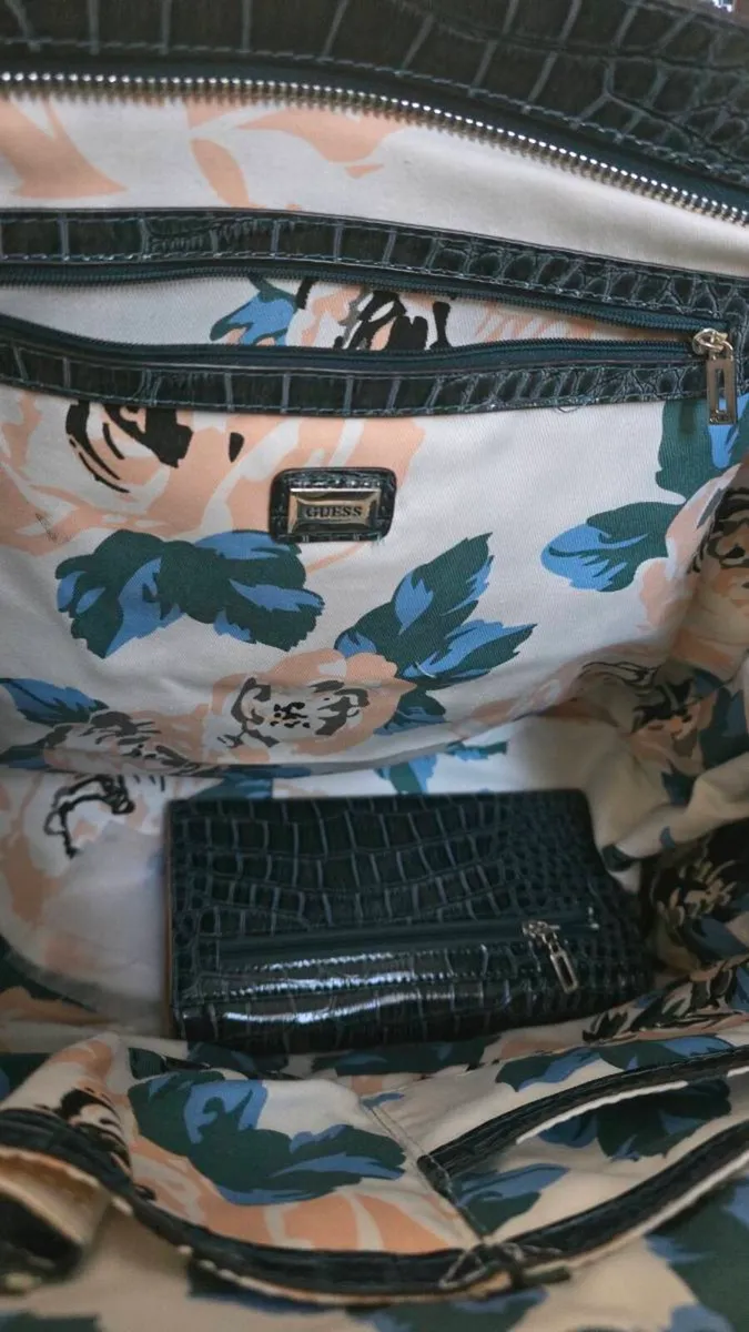 GUESS handbag and wallet - Image 3