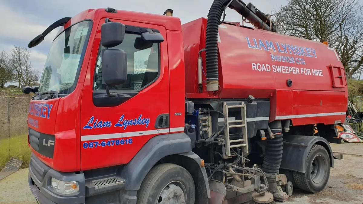 Road sweeper - Image 2