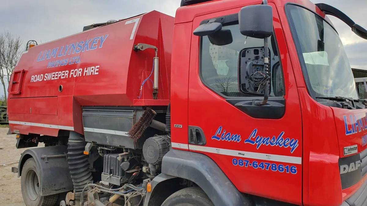 Road sweeper - Image 3