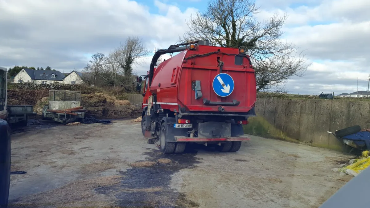 Road sweeper - Image 4