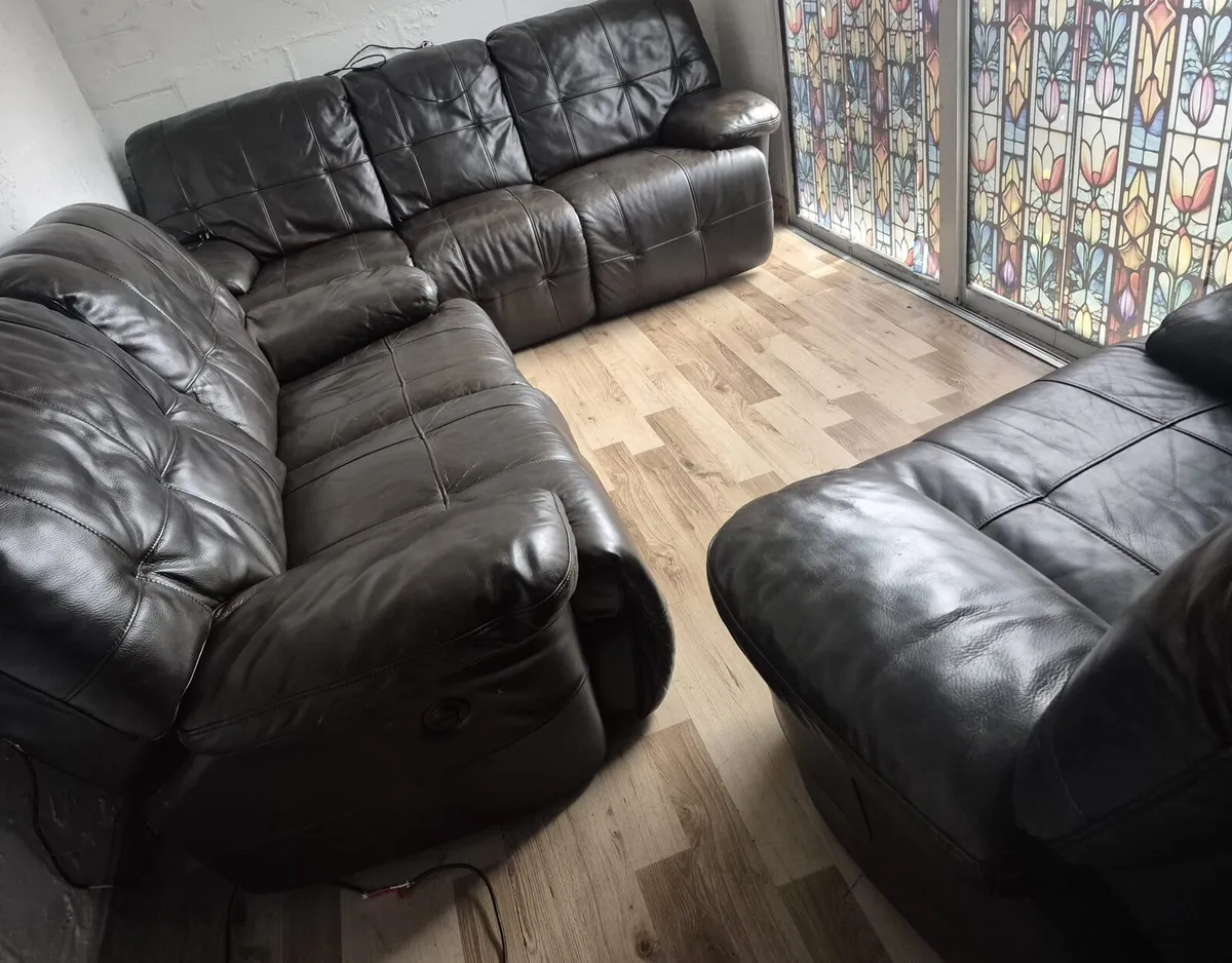 Electric recliner suite - Image 3