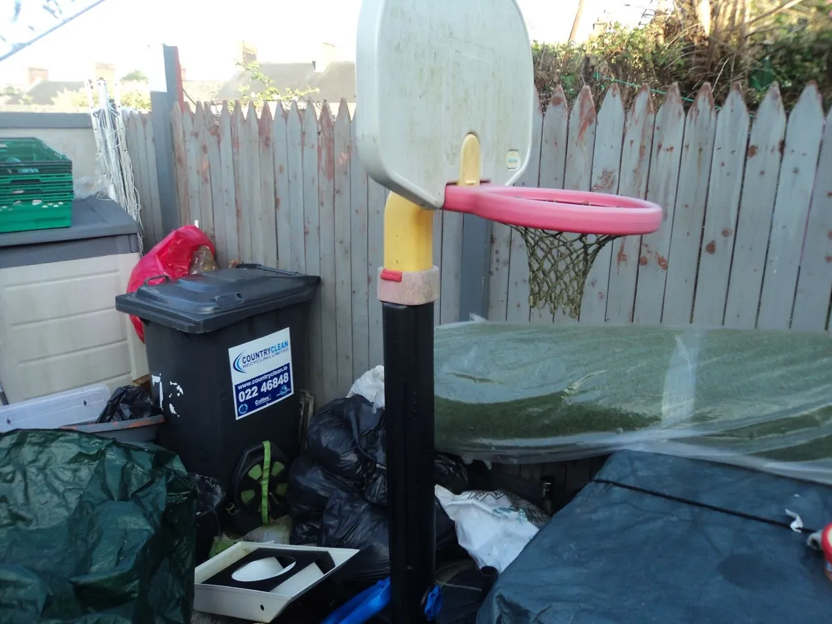 Little tikes basketball stand - Image 1