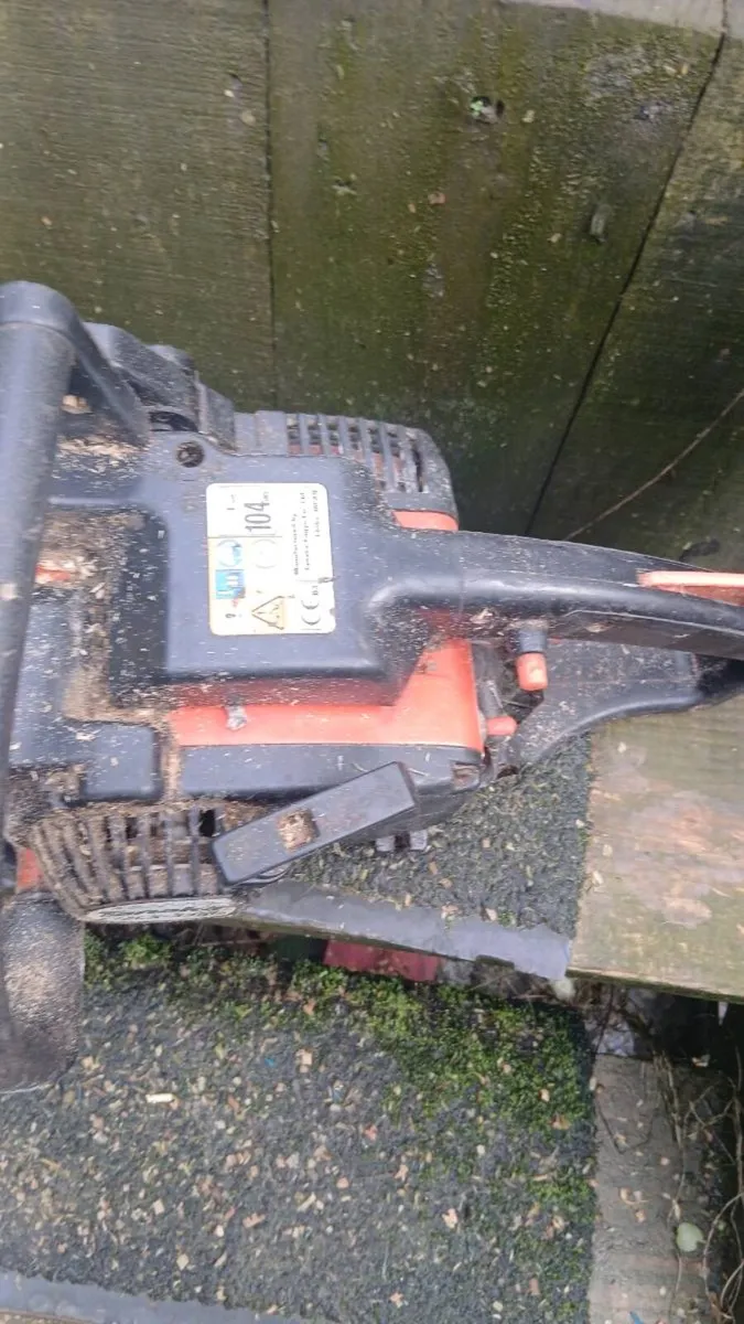 Chain saws - Image 1
