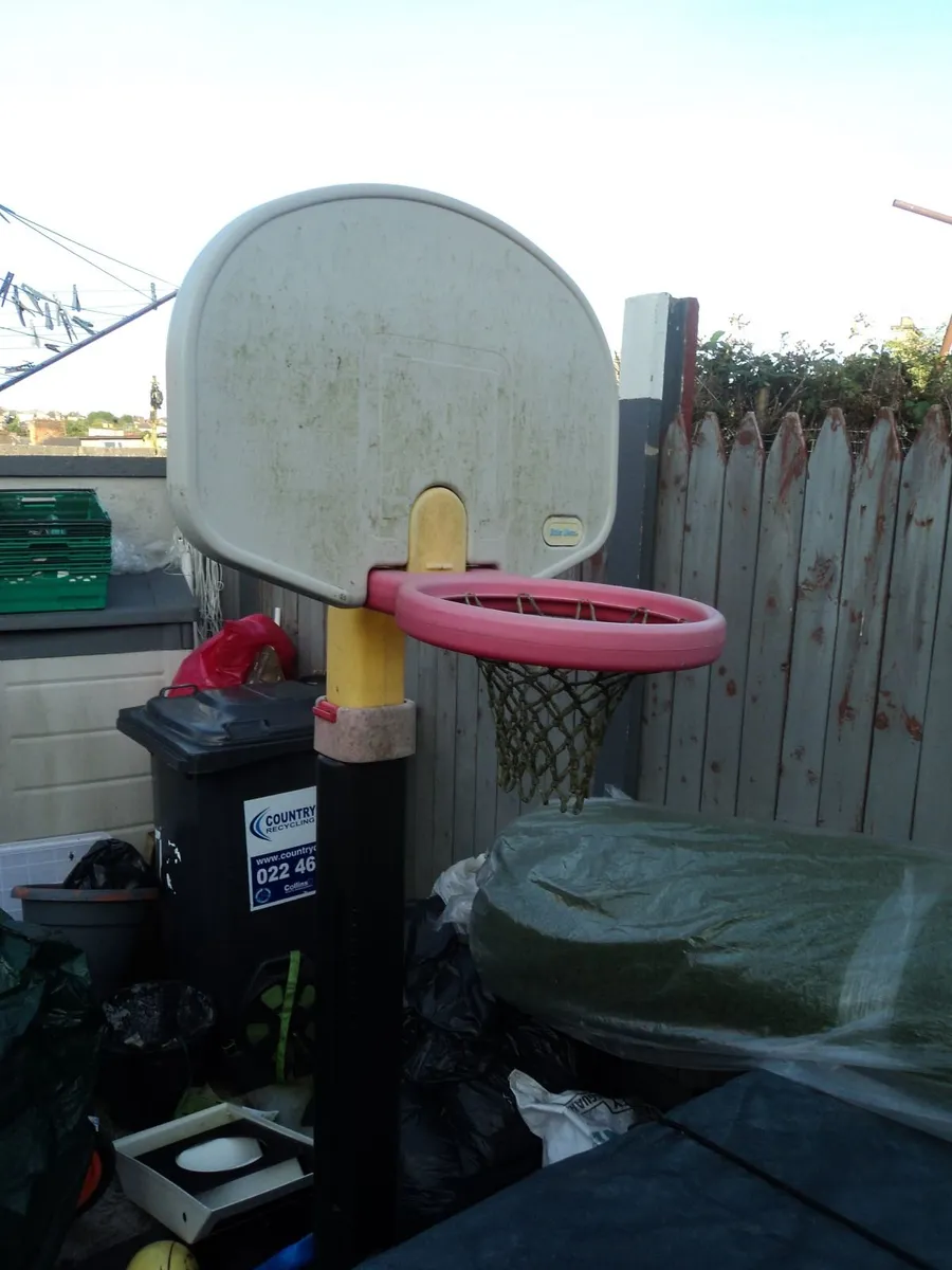 Little tikes basketball stand - Image 4