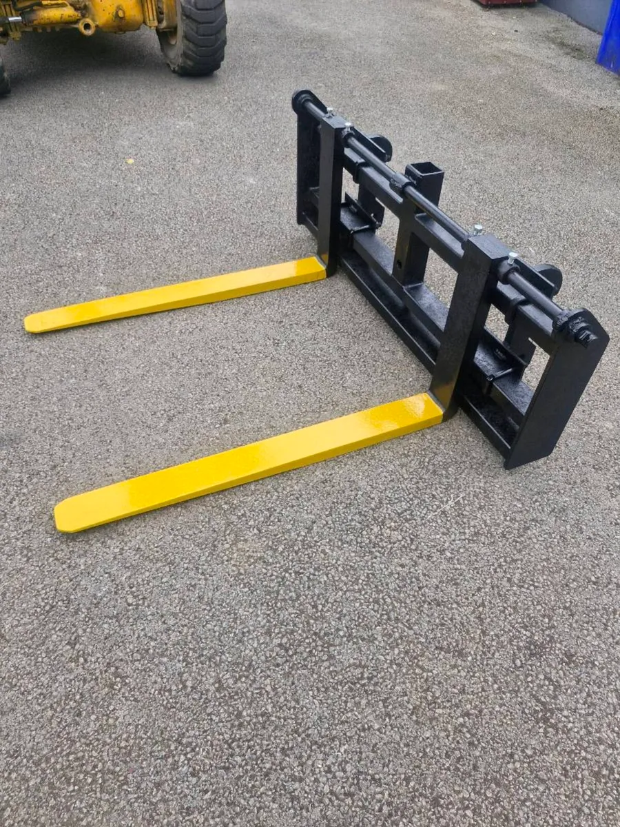 5 foot Pallet forks - Image 1