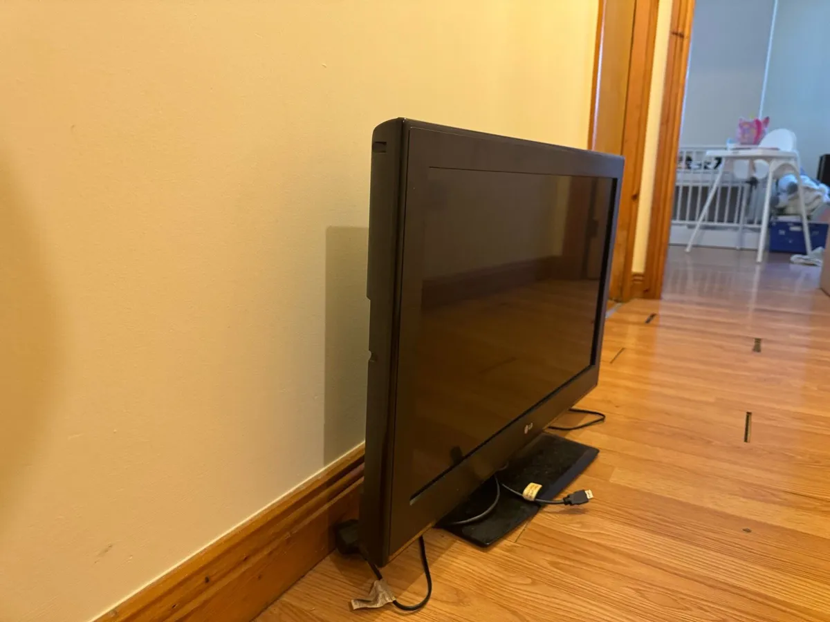 LG Flat Screen TV 32CS460 – Black - Image 1