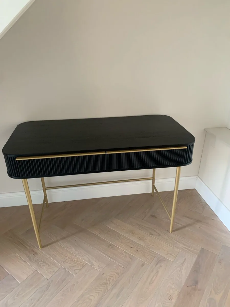 Brand new desk table - Image 1