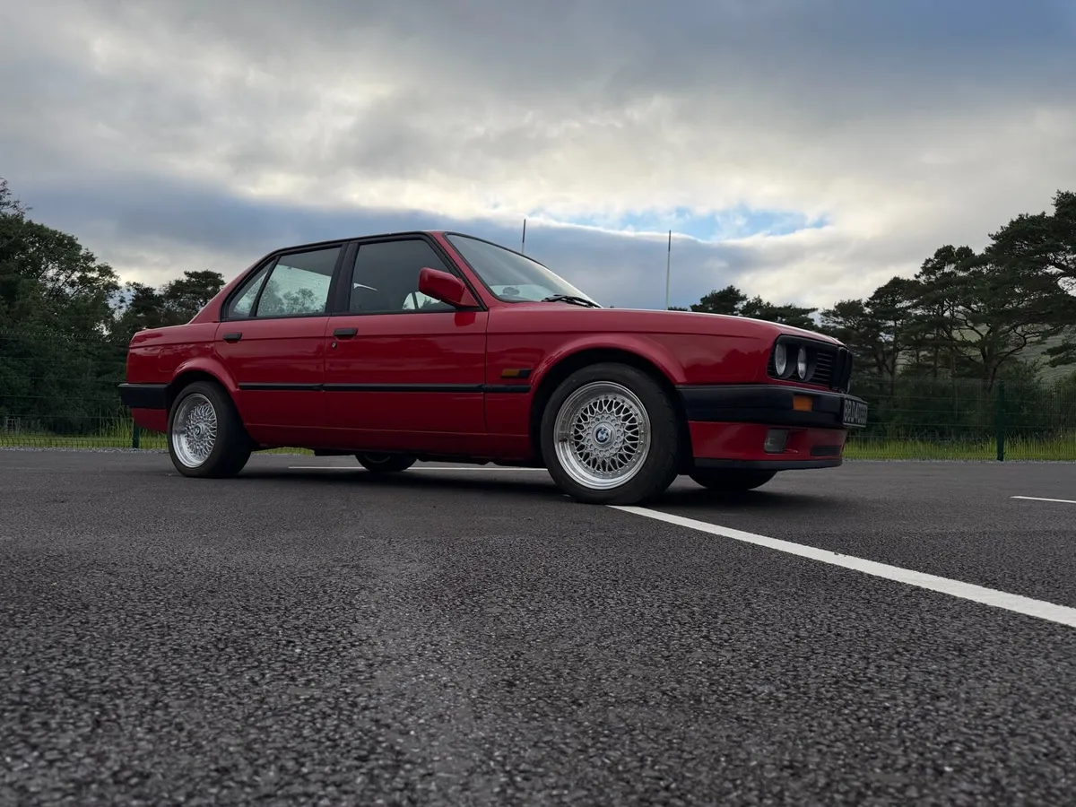 BMW E30 318i - Image 1