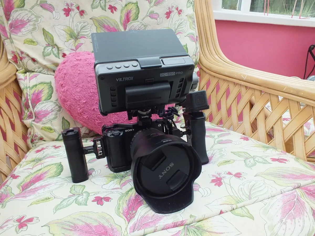 Sony zv-e1 professional video camera - Image 1