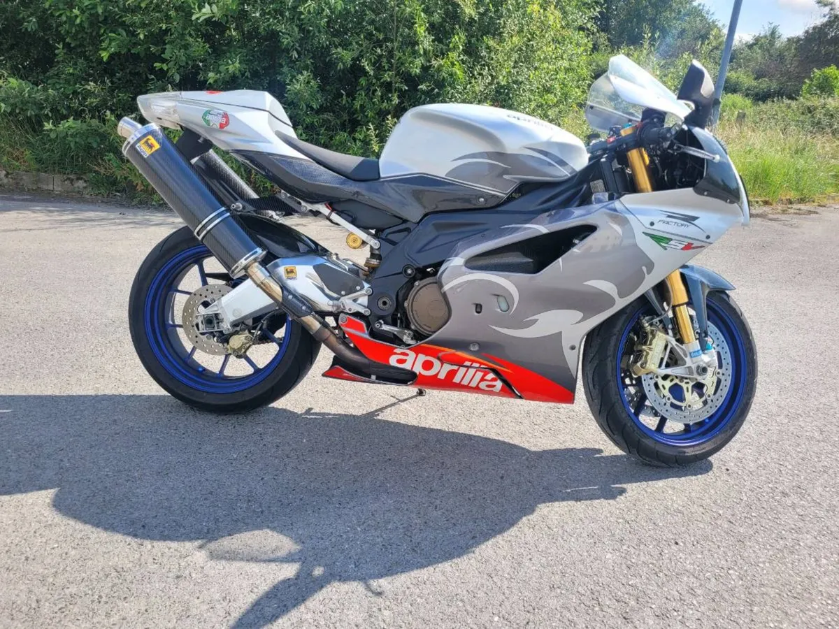 Aprilia rsv 1000 factory r - Image 1