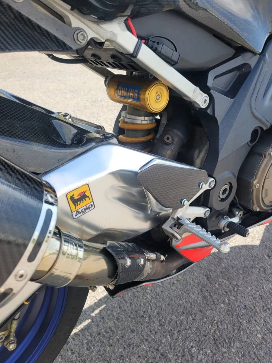 Aprilia rsv 1000 factory r - Image 3