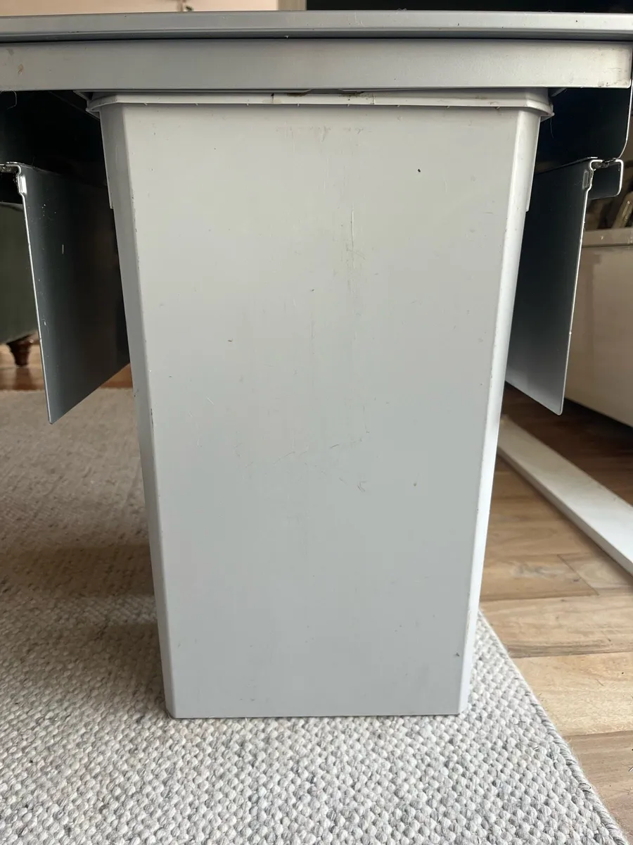 Integrated double bin - Image 1