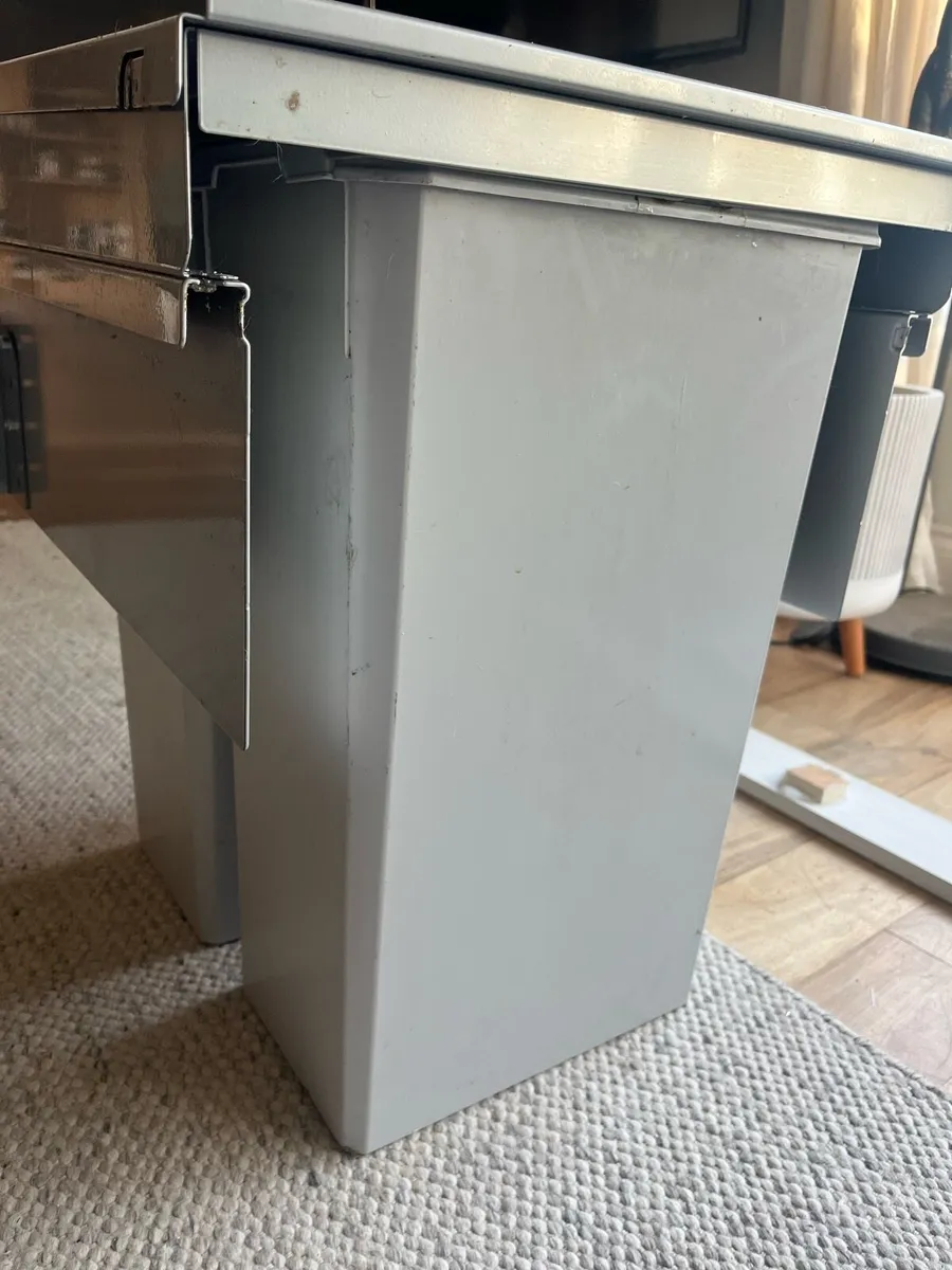 Integrated double bin - Image 2