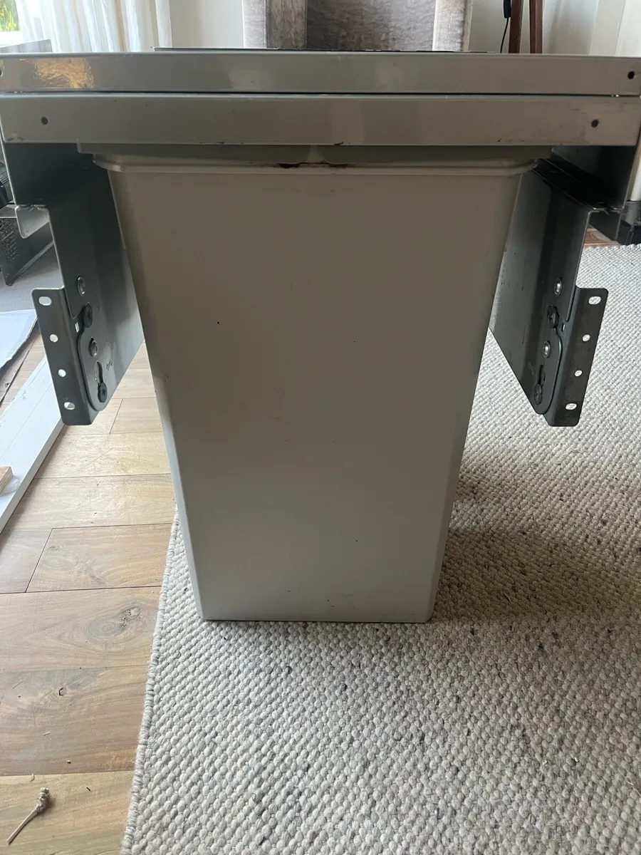 Integrated double bin - Image 3