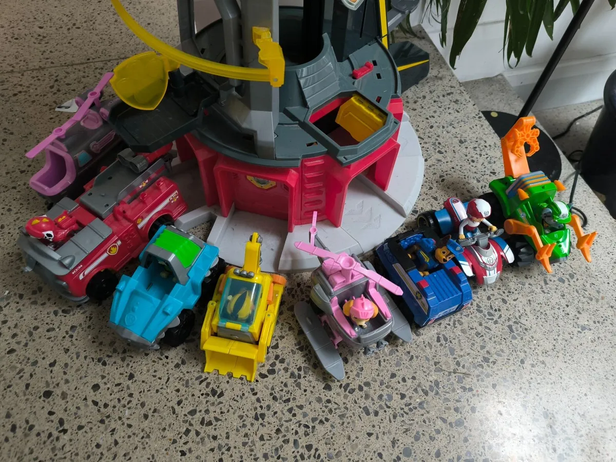 Paw patrol lookout tower, pups and vehicles - Image 1
