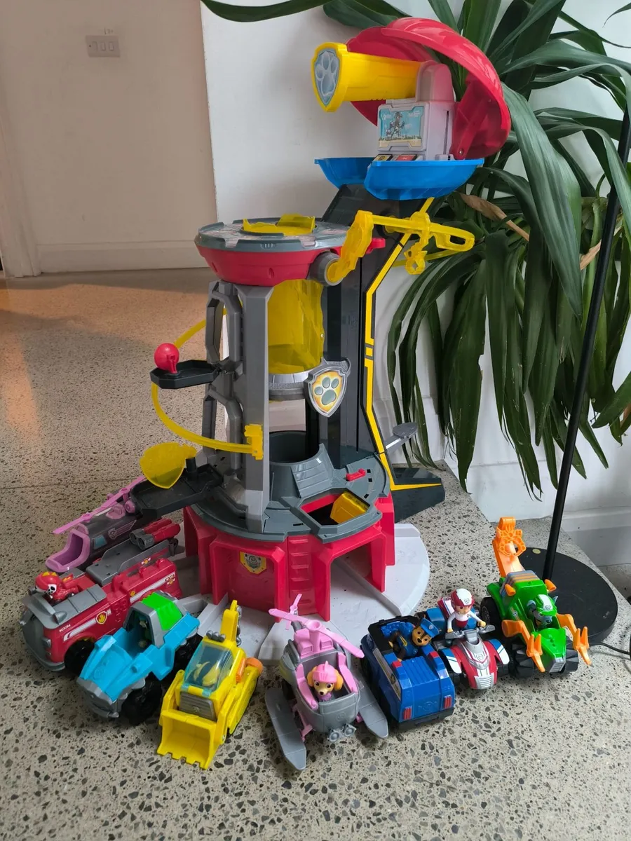 Paw patrol lookout tower, pups and vehicles - Image 2