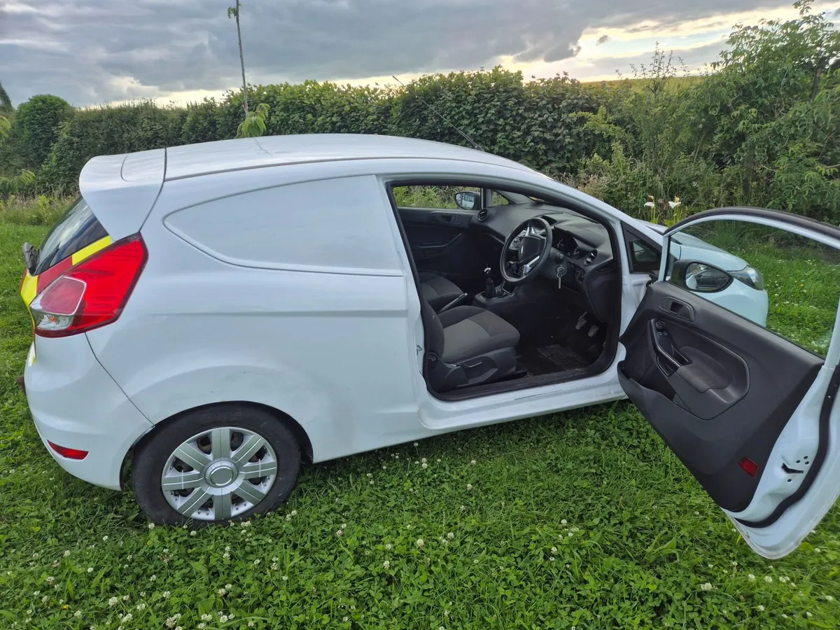 Ford Fiesta 2017 - Image 2