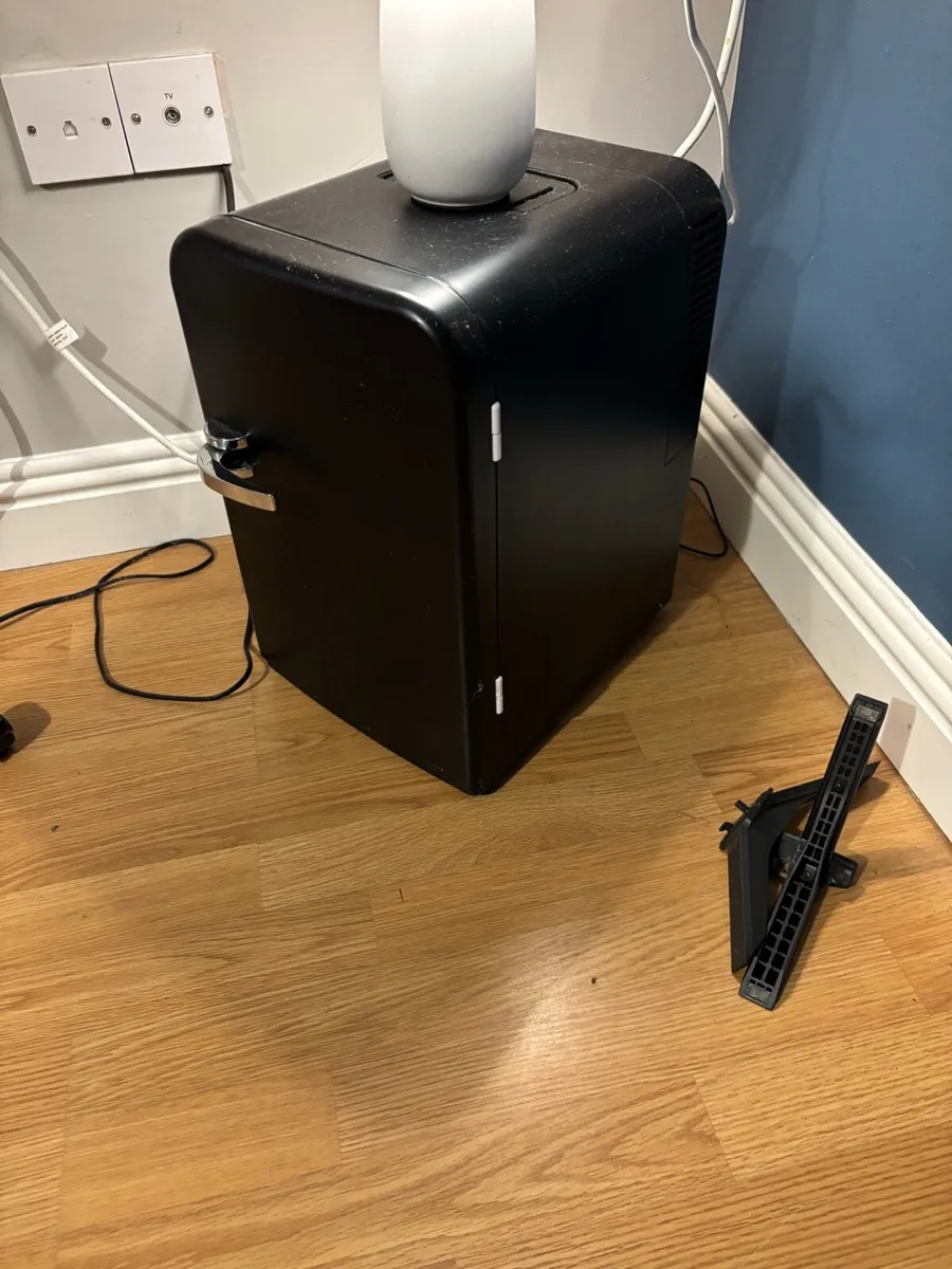Mini fridge - Image 2