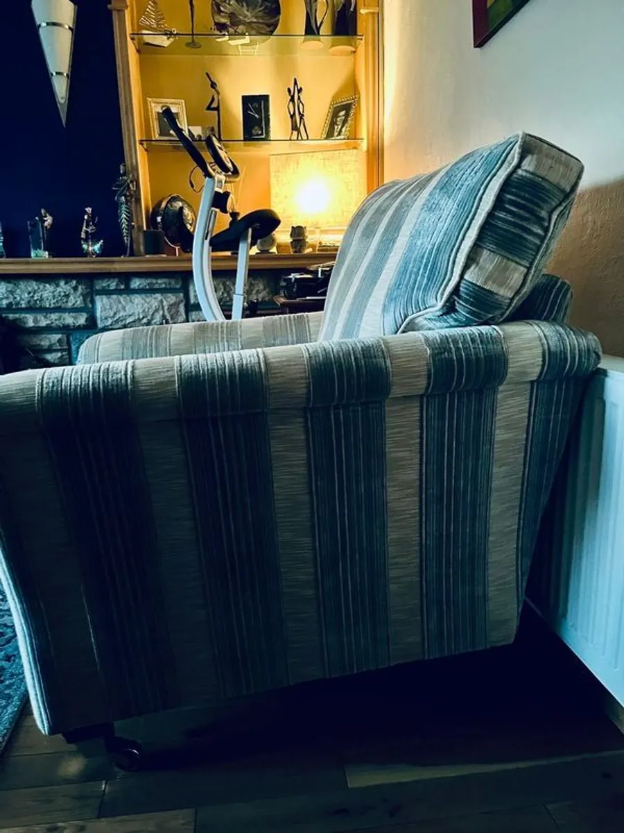 4seater sofa and chair - Image 4