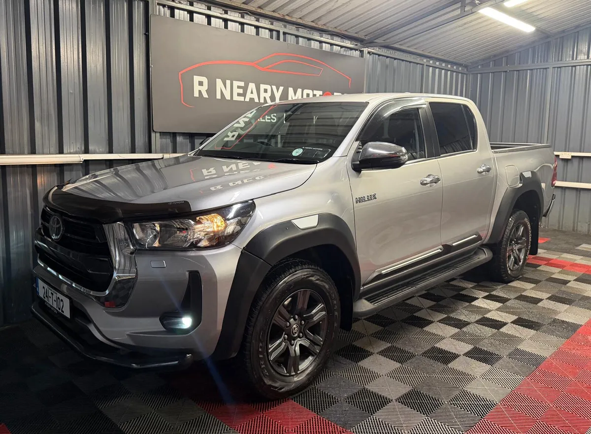 2024 Toyota Hilux 2.8 Manual 5 Seat N1 - Image 4