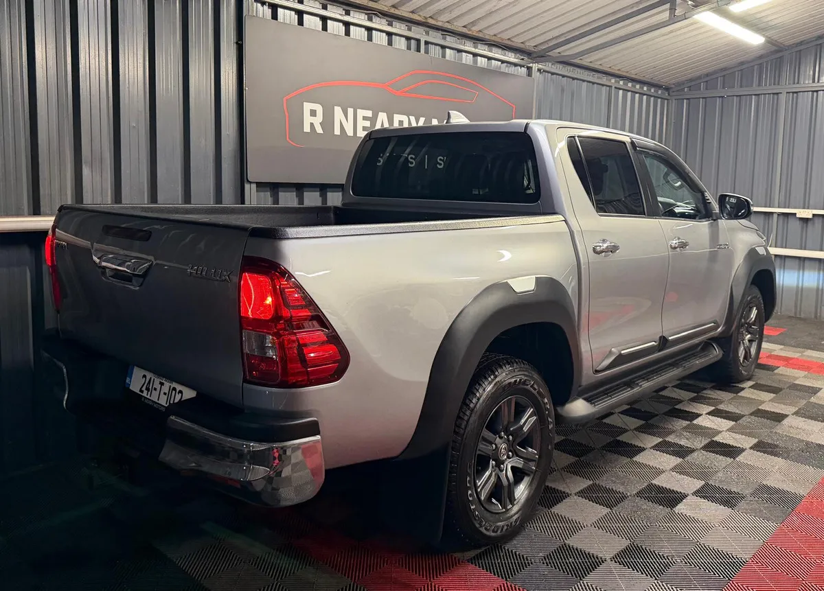 2024 Toyota Hilux 2.8 Manual 5 Seat N1 - Image 3