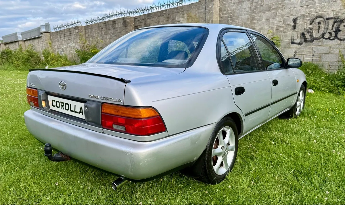 ** E10 TOYOTA COROLLA ** - Image 3