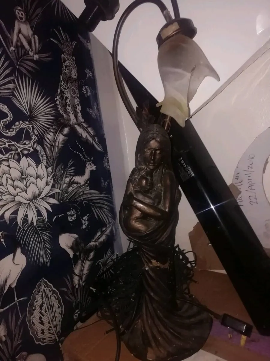 Very old lamp for sale - Image 2
