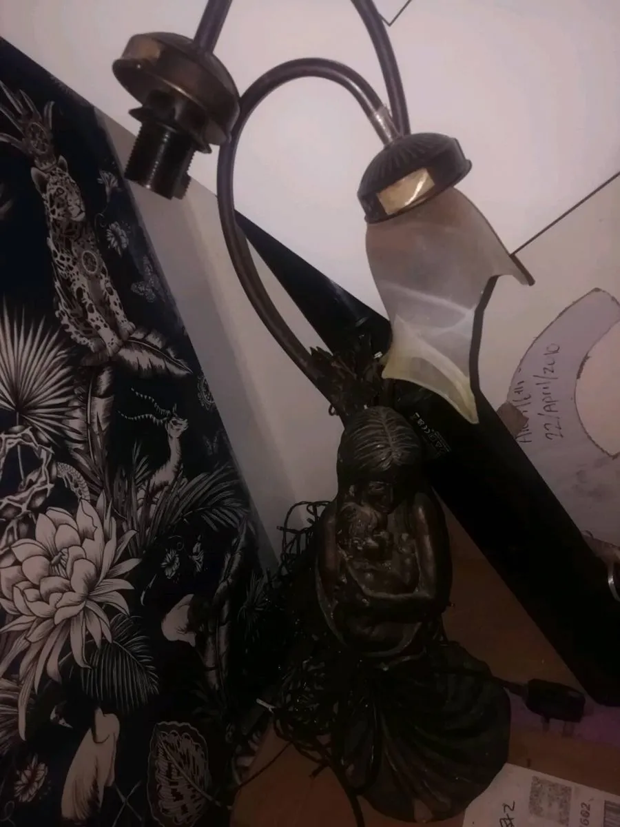 Very old lamp for sale - Image 3