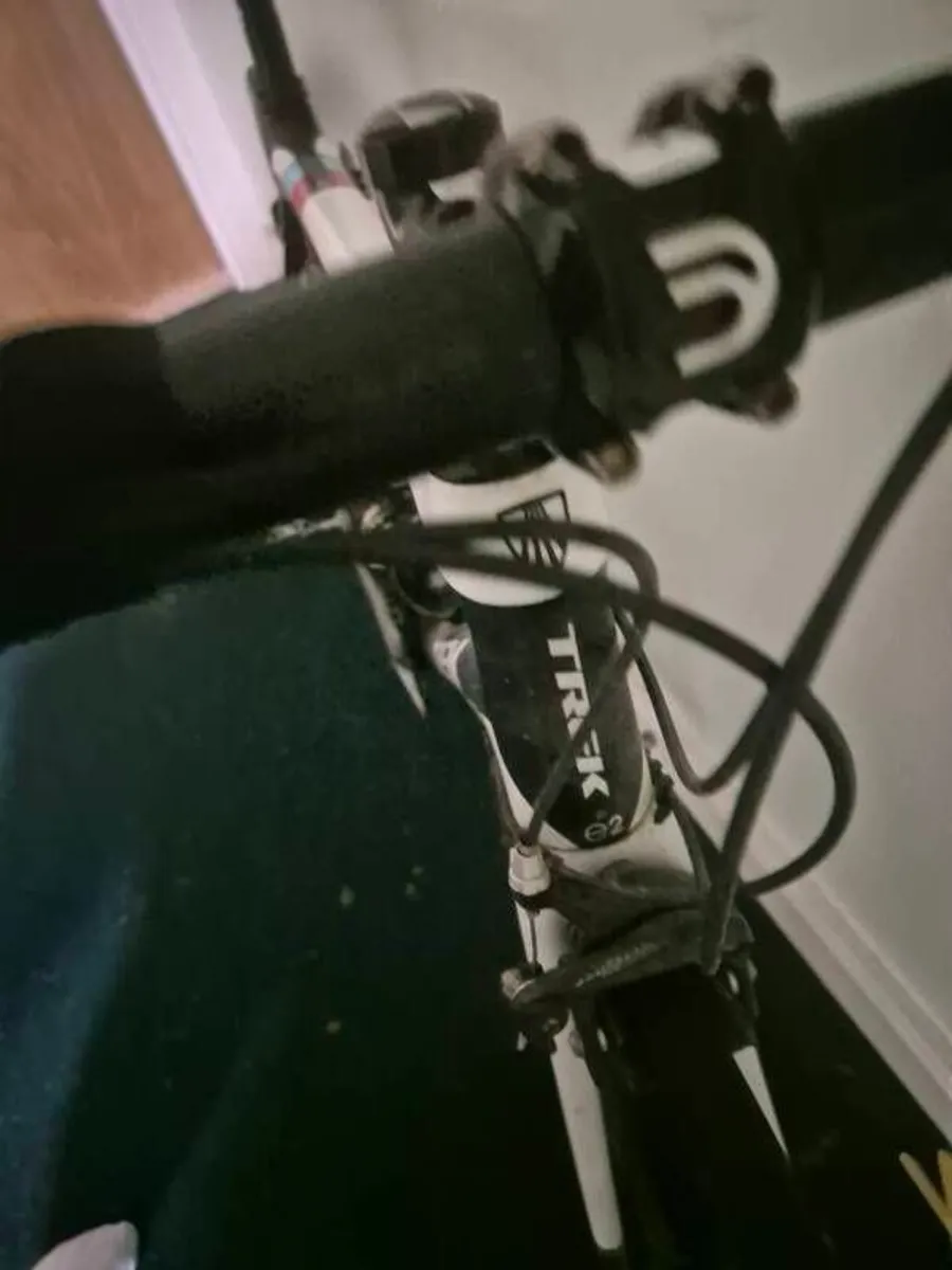Trek madone 4.5 carbon road bike - Image 4