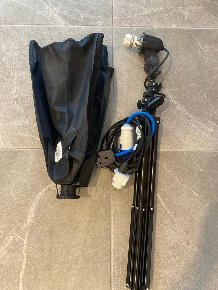 Westcott Basics Softbox Lighting Kit with Stand - Image 2