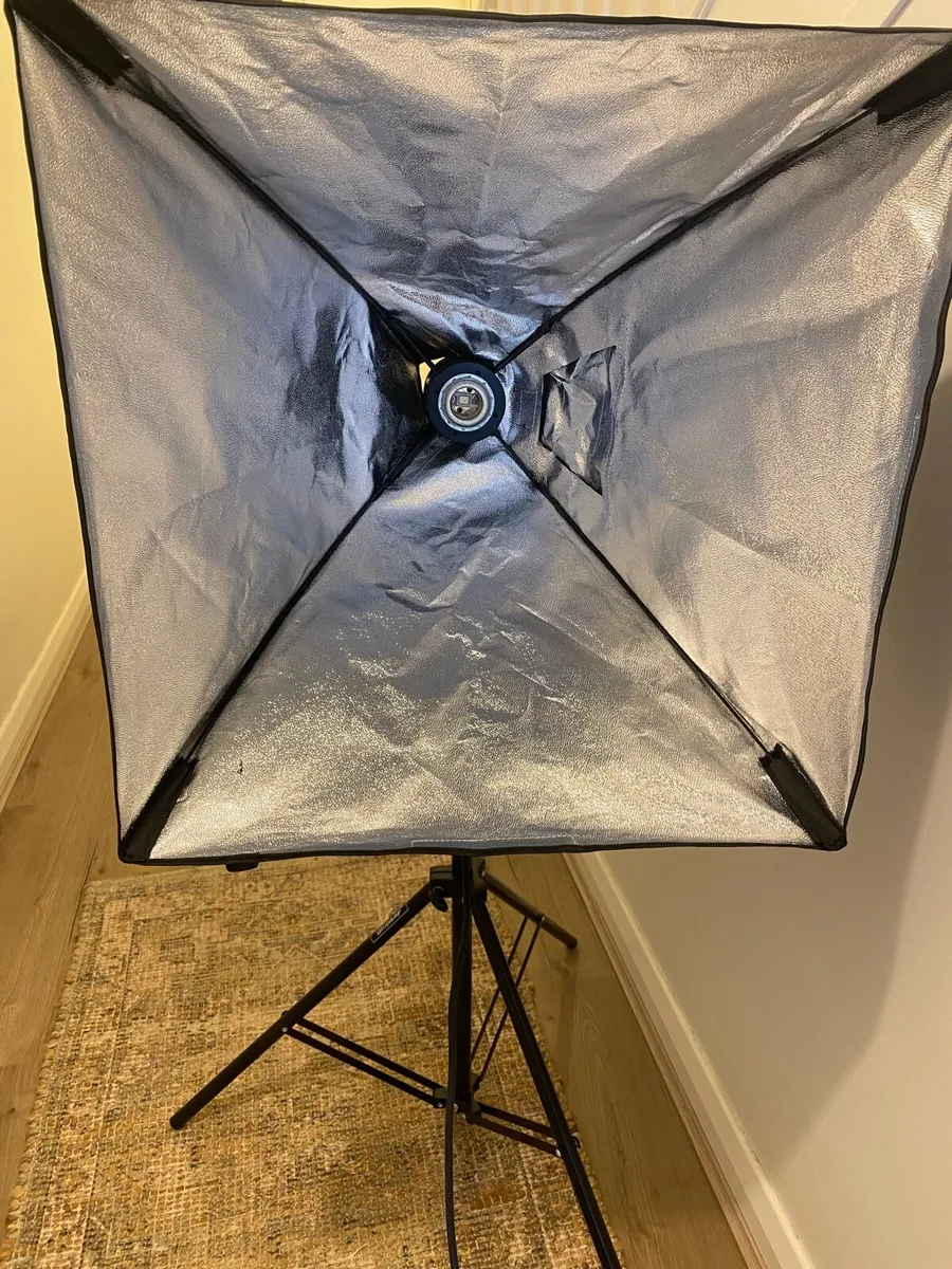 Westcott Basics Softbox Lighting Kit with Stand - Image 4