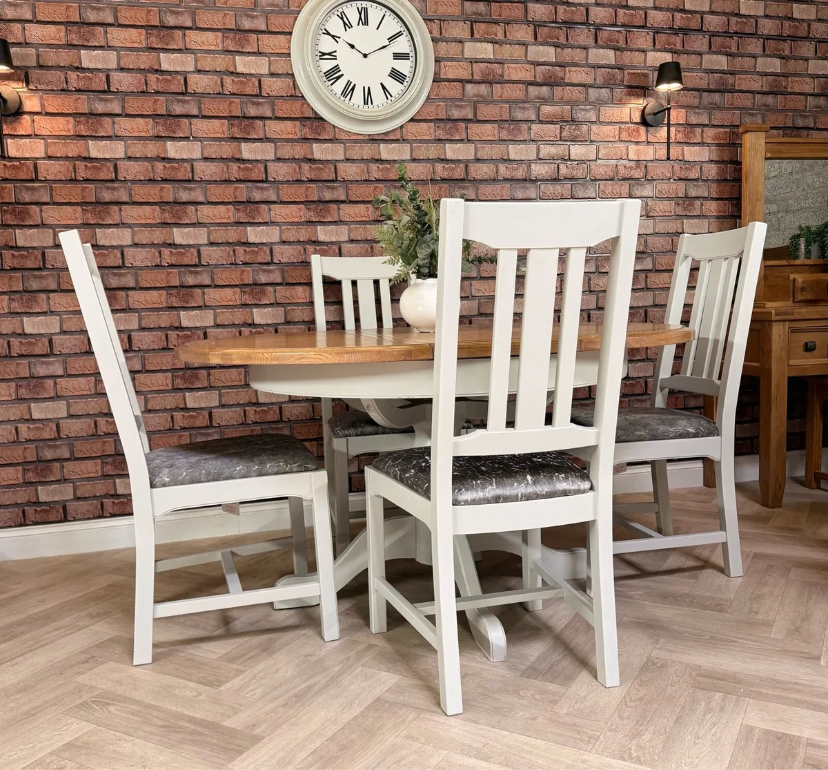 LOIRE round oak kitchen table & 4 chairs - Image 2