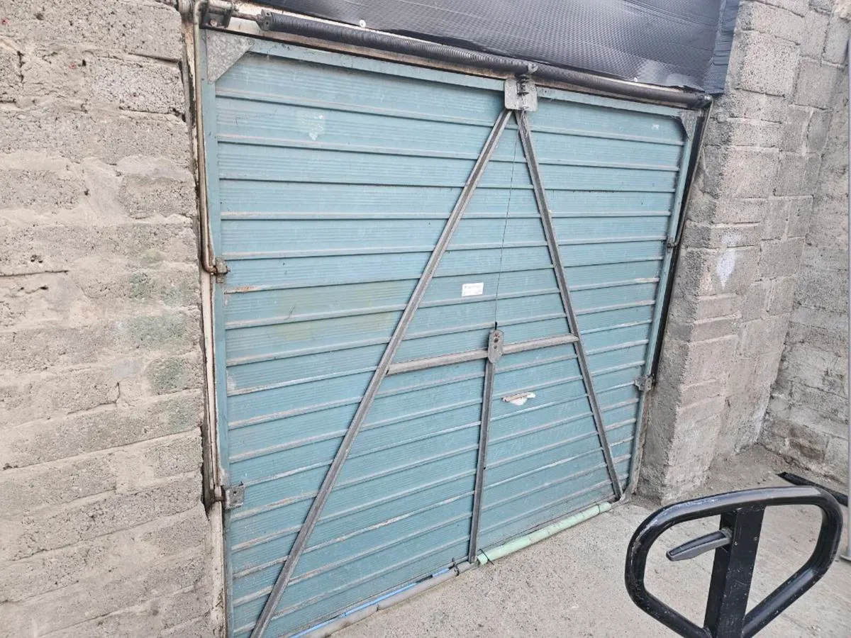 GARAGE DOOR - Image 2