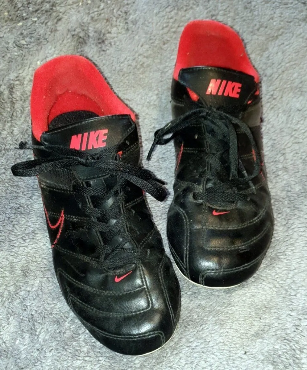 Authentic Nike Park II Junior Football Boots - Image 1