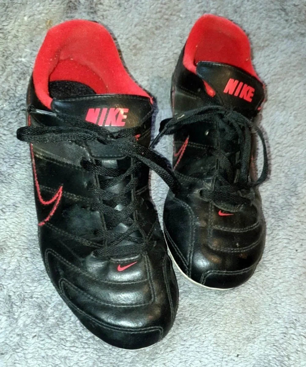 Authentic Nike Park II Junior Football Boots - Image 2