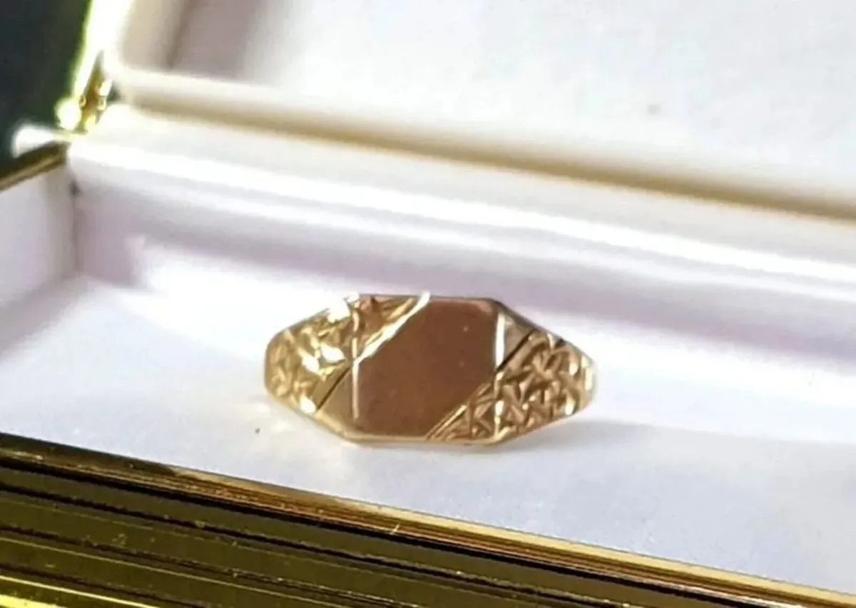 Vintage Gentlemans Signet Ring - Image 3