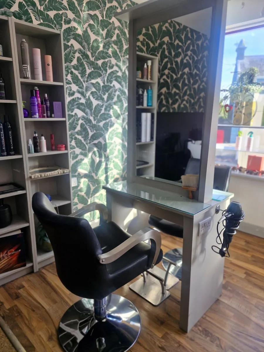 Contents of Hair salon - Image 2