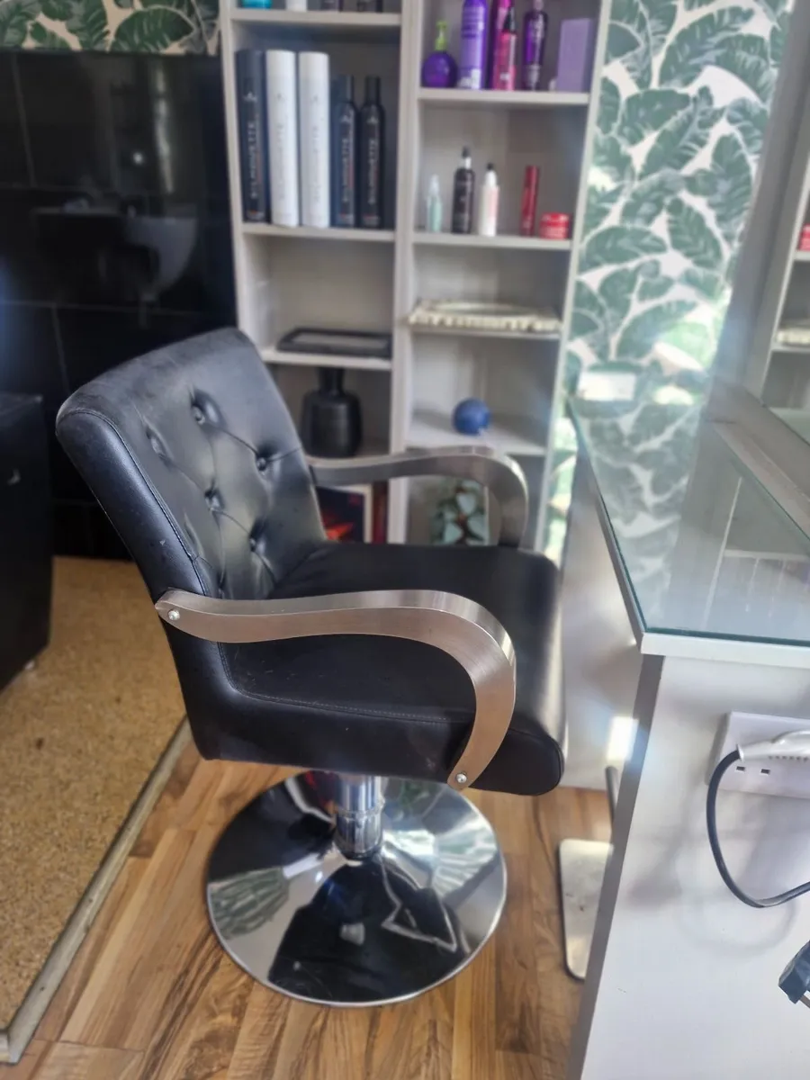 Contents of Hair salon - Image 3