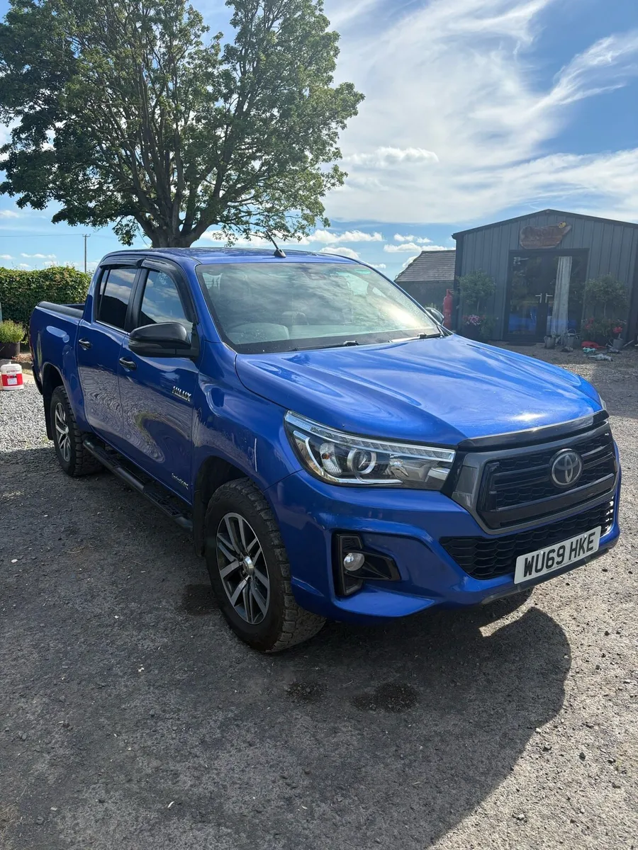 Toyota hilux invincible x - Image 1