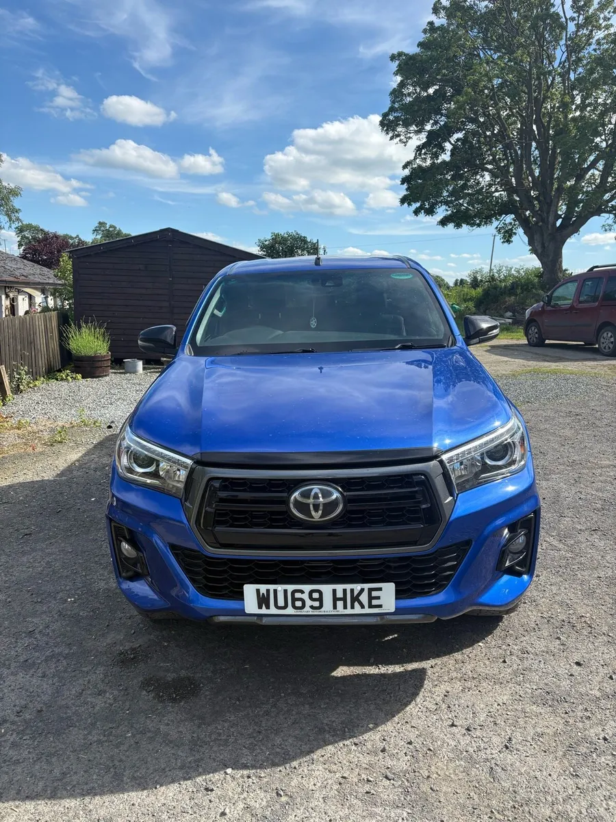 Toyota hilux invincible x - Image 2
