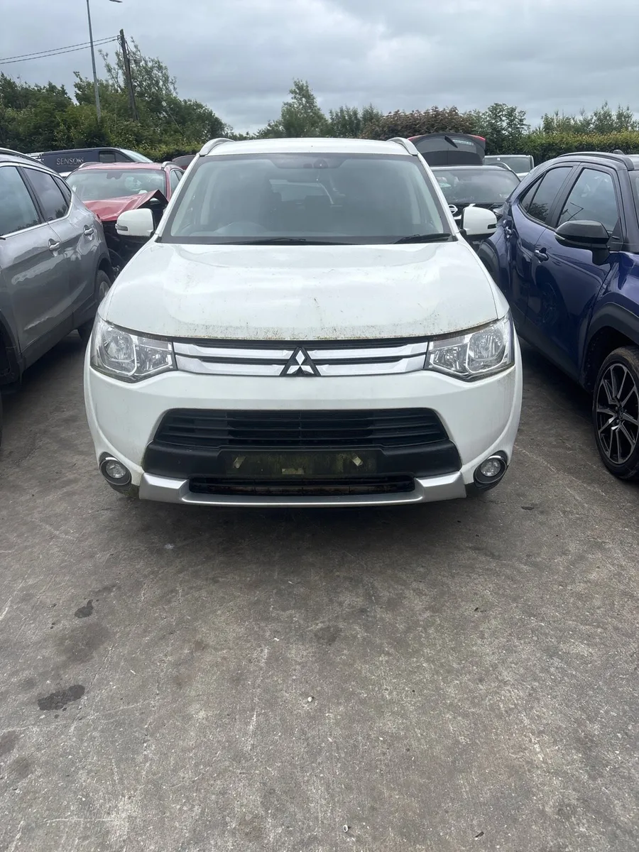 2015 Mitsubishi outlander for parts - Image 1