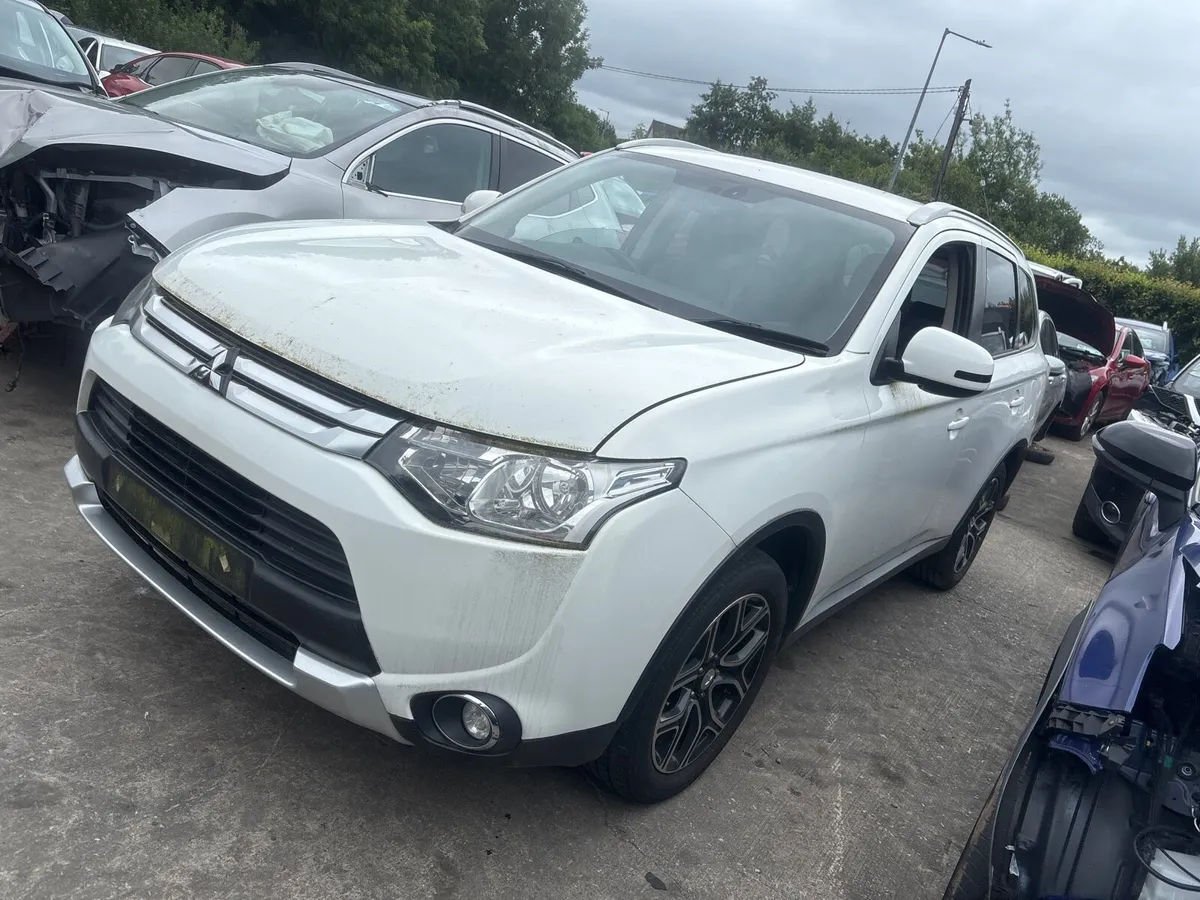 2015 Mitsubishi outlander for parts - Image 2