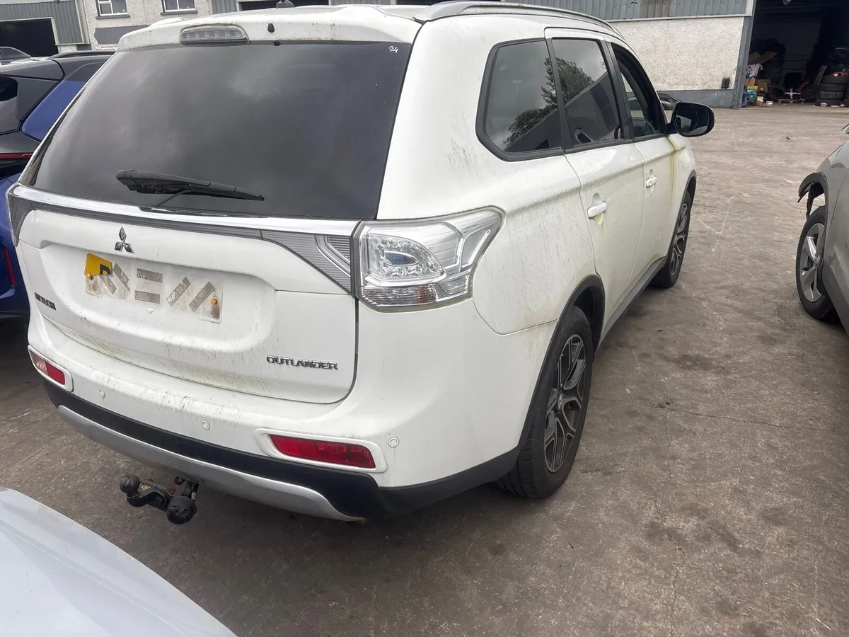 2015 Mitsubishi outlander for parts - Image 4