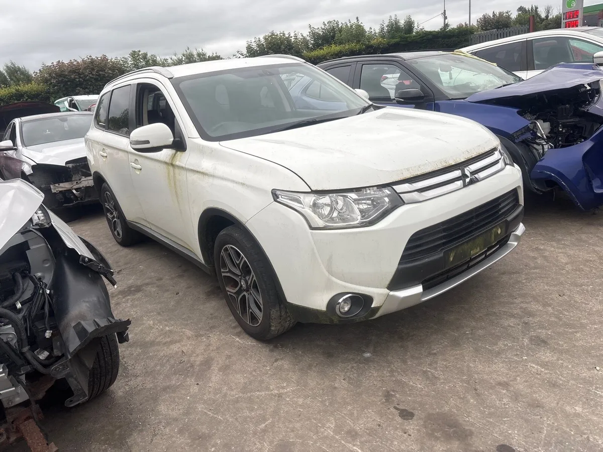 2015 Mitsubishi outlander for parts - Image 3